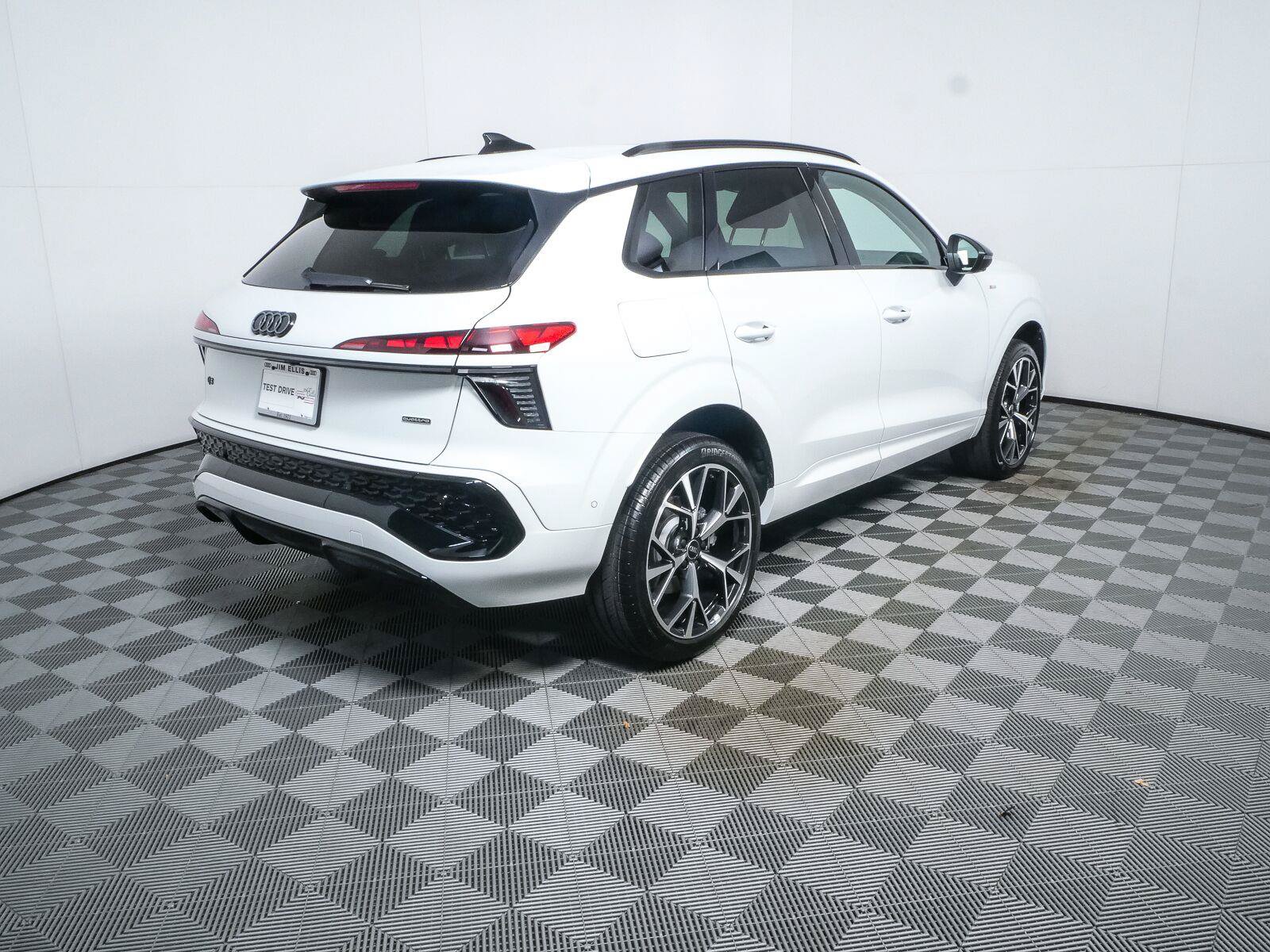 New 2026 Audi Q3 quattro 2.0T AWD/4WD image 3