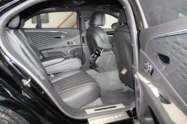 Used 2022 Bentley Flying Spur V8 image 24