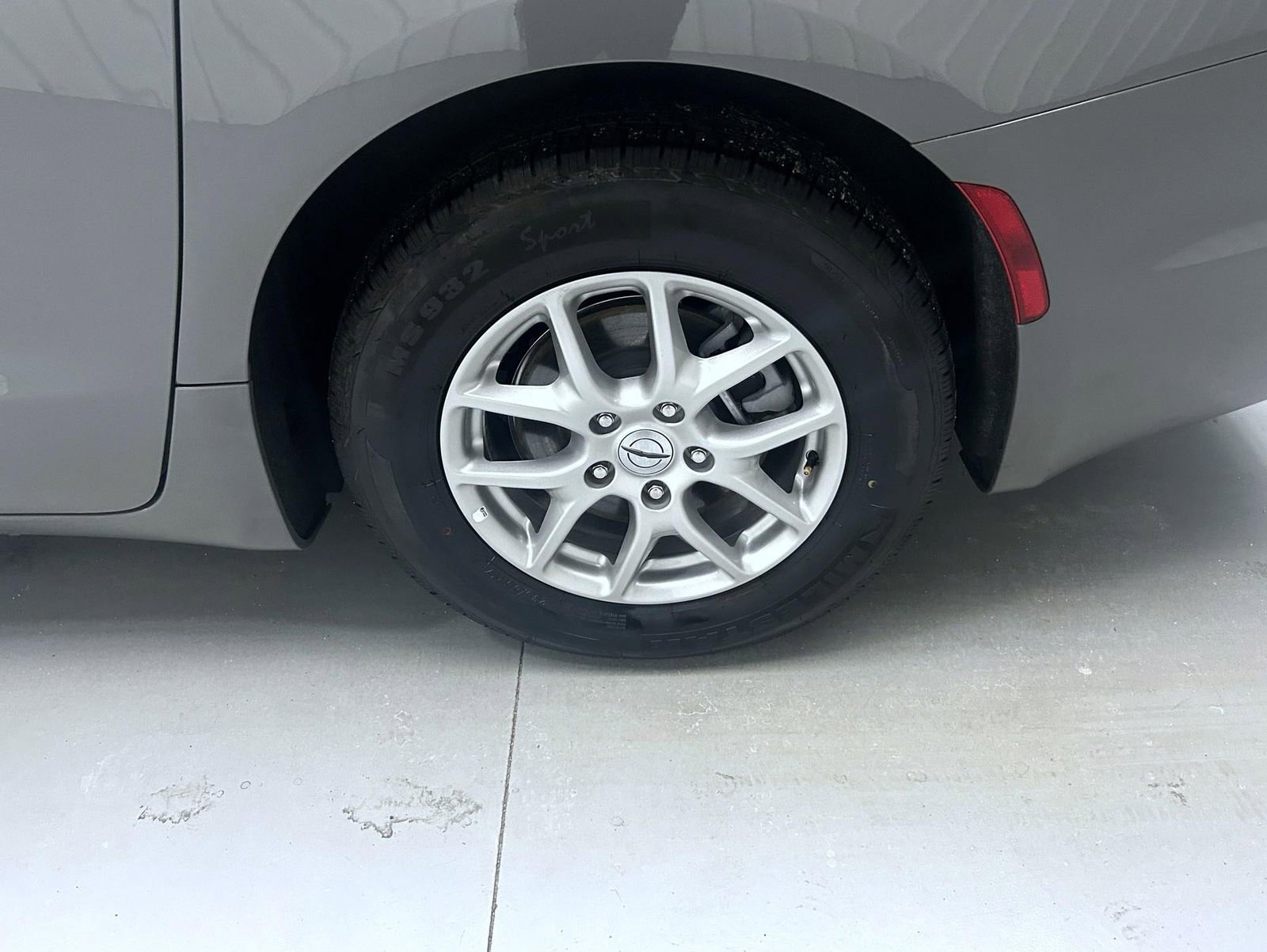 Used 2025 Chrysler Pacifica Select image 21