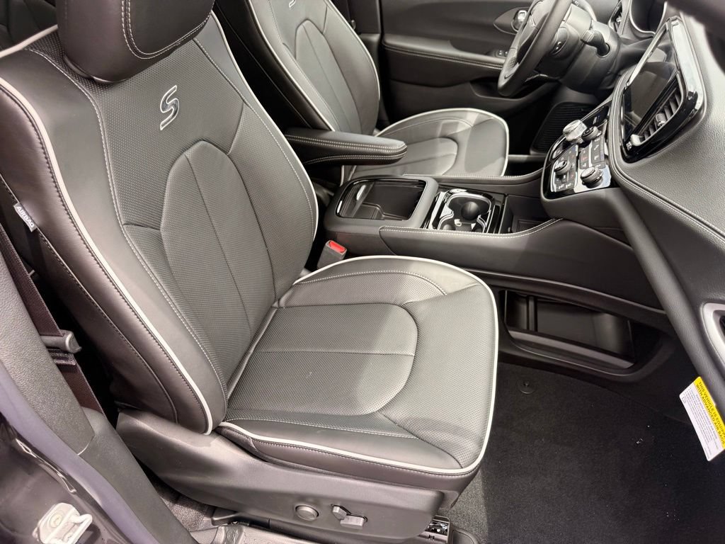New 2027 Chrysler Pacifica Limited w/ S Appearance Package AWD/4WD image 60
