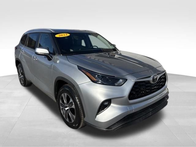 Used 2023 Toyota Highlander XLE image 8