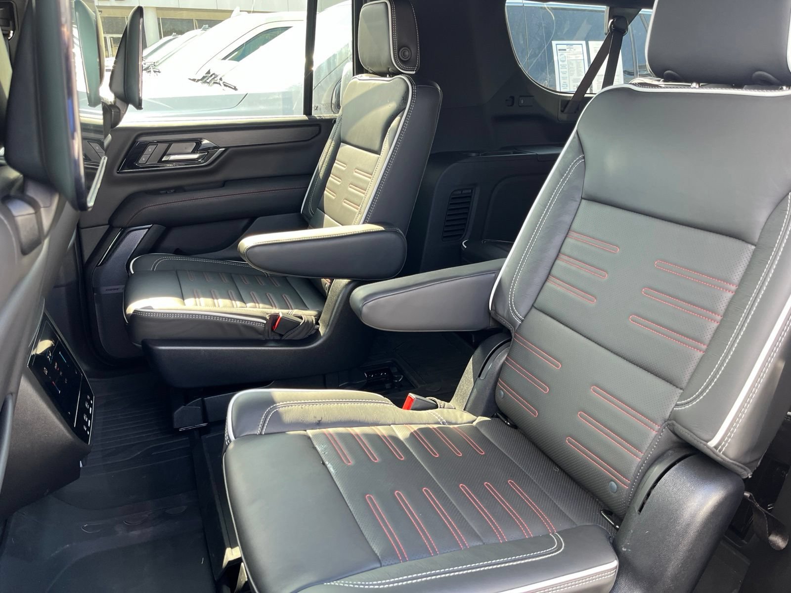 Used 2025 GMC Yukon XL AT4 Ultimate AWD/4WD image 12