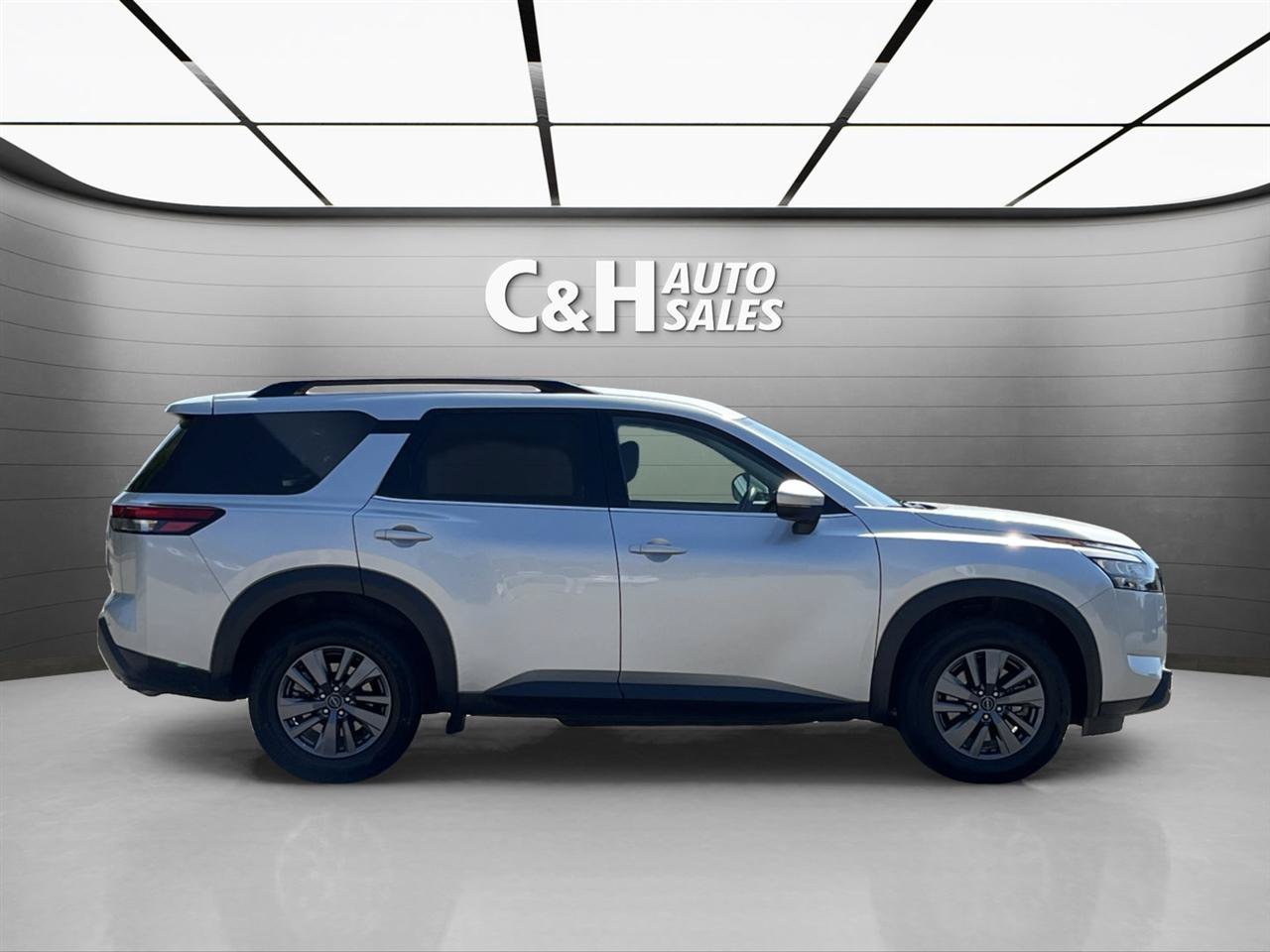 Used 2024 Nissan Pathfinder SV FWD image 7