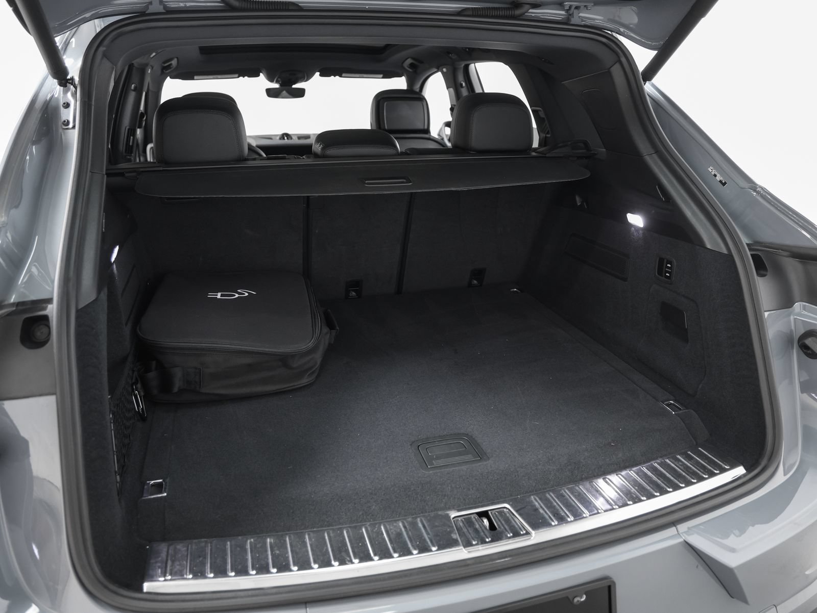 Certified 2024 Porsche Cayenne AWD/4WD image 18