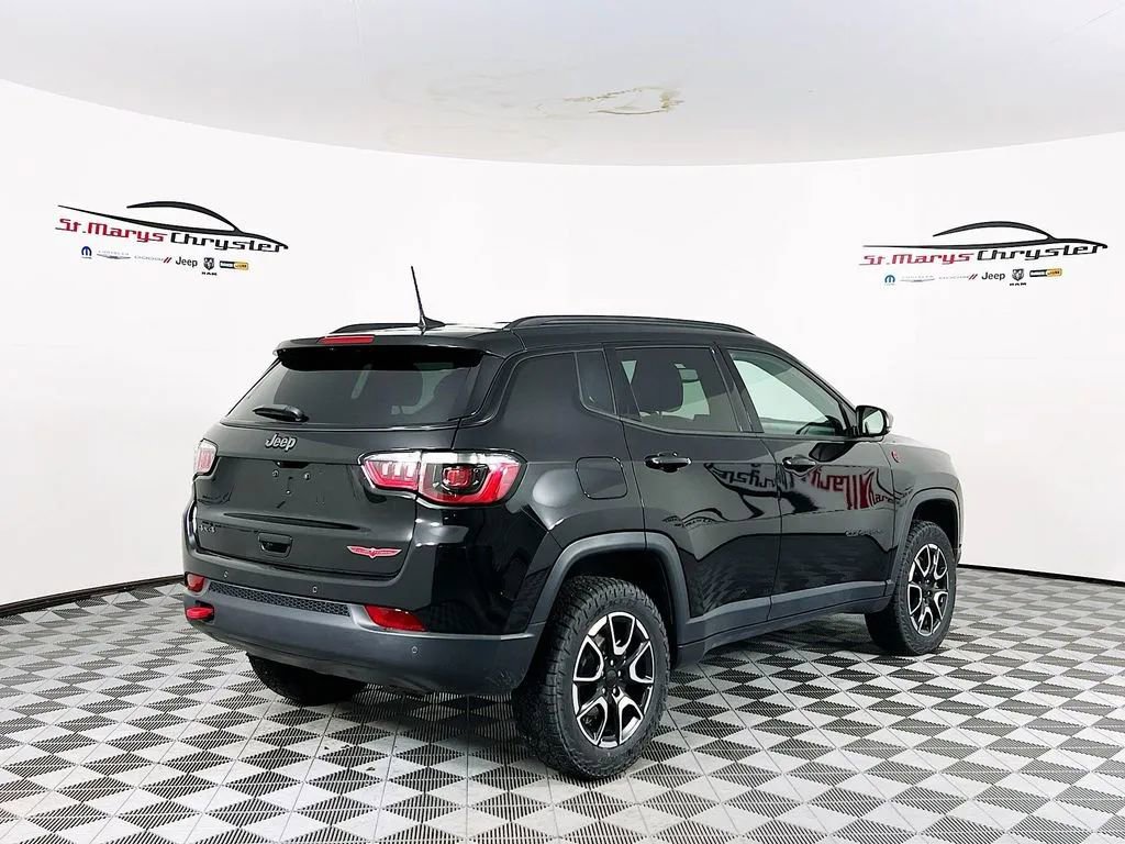 Used 2024 Jeep Compass Trailhawk image 8