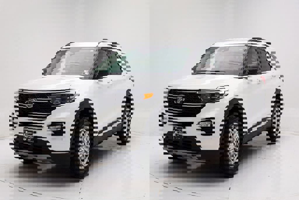 Used 2022 Ford Explorer XLT w/ Equipment Group 202A image 5