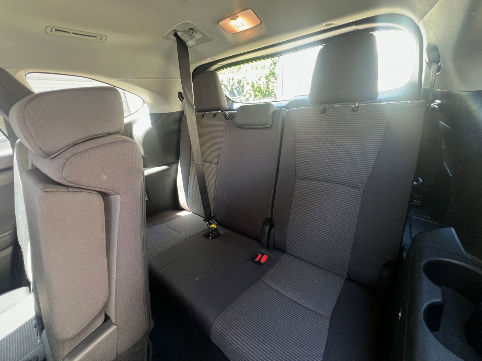 Used 2025 Toyota Highlander LE FWD image 27