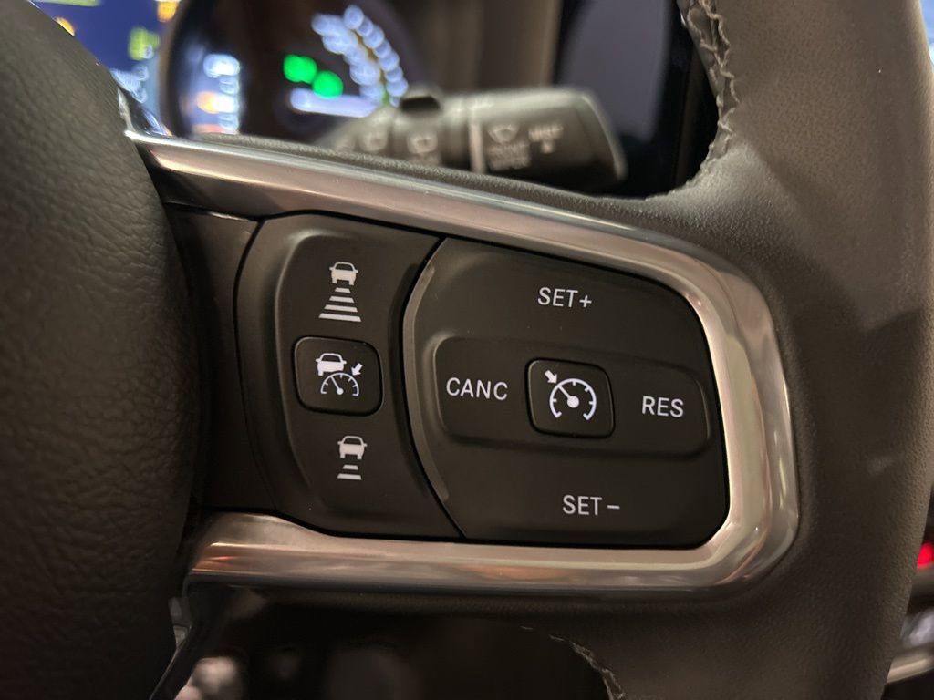 Used 2025 Jeep Wrangler Unlimited Sahara image 22