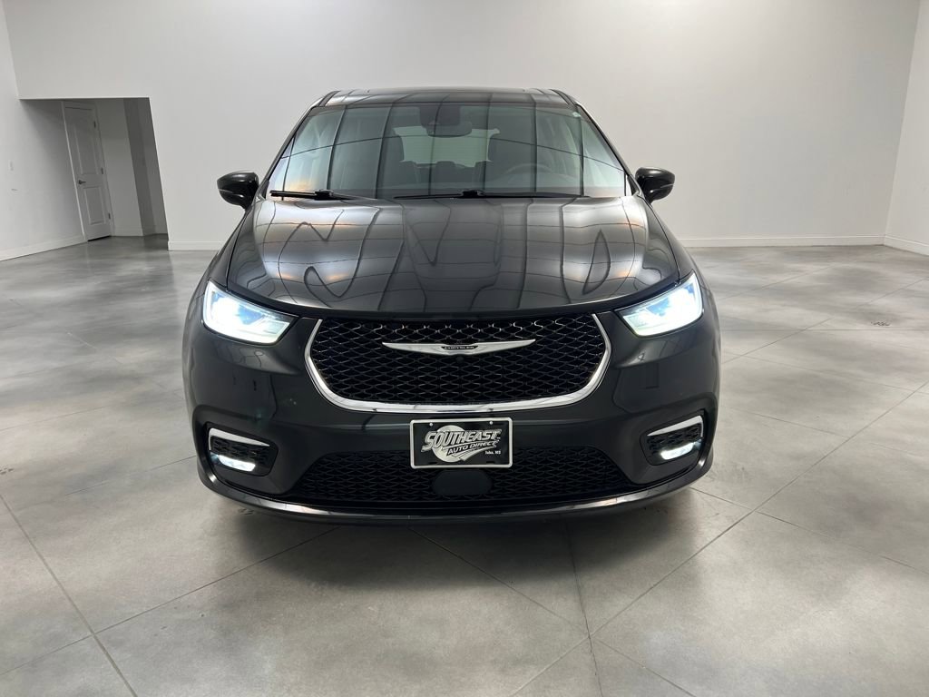 Used 2024 Chrysler Pacifica Limited video 2