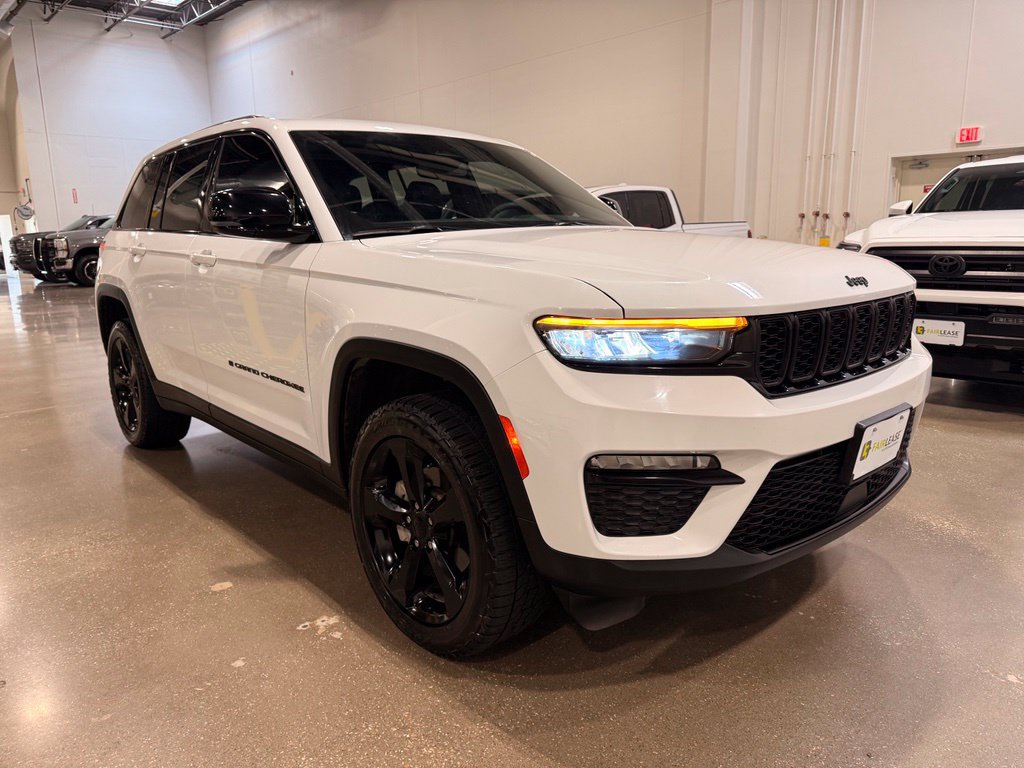Used 2024 Jeep Grand Cherokee Limited w/ Black Appearance Package AWD/4WD image 3