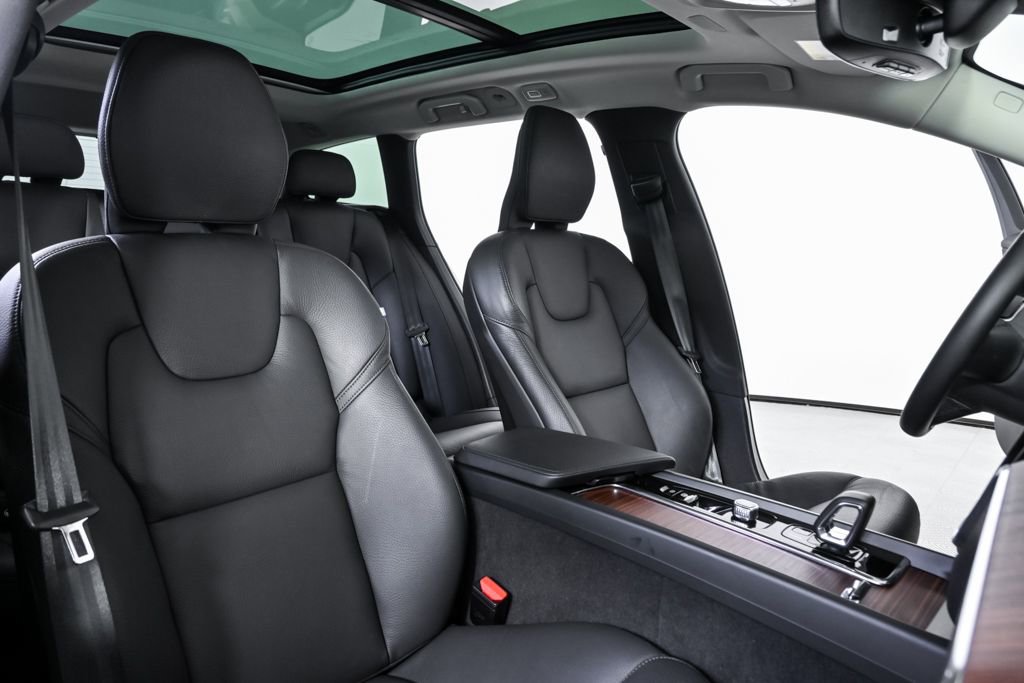 Certified 2025 Volvo V60 B5 Cross Country Plus image 24