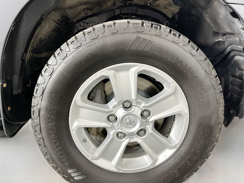 Used 2019 Toyota Sequoia SR5 AWD/4WD image 39