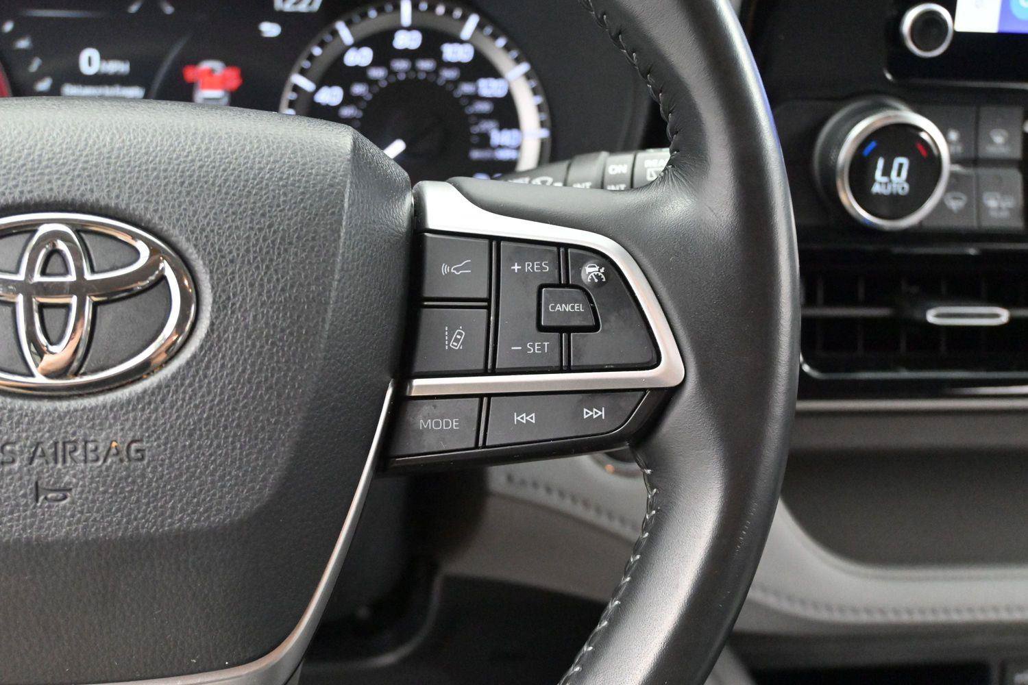 Used 2023 Toyota Highlander LE FWD image 15