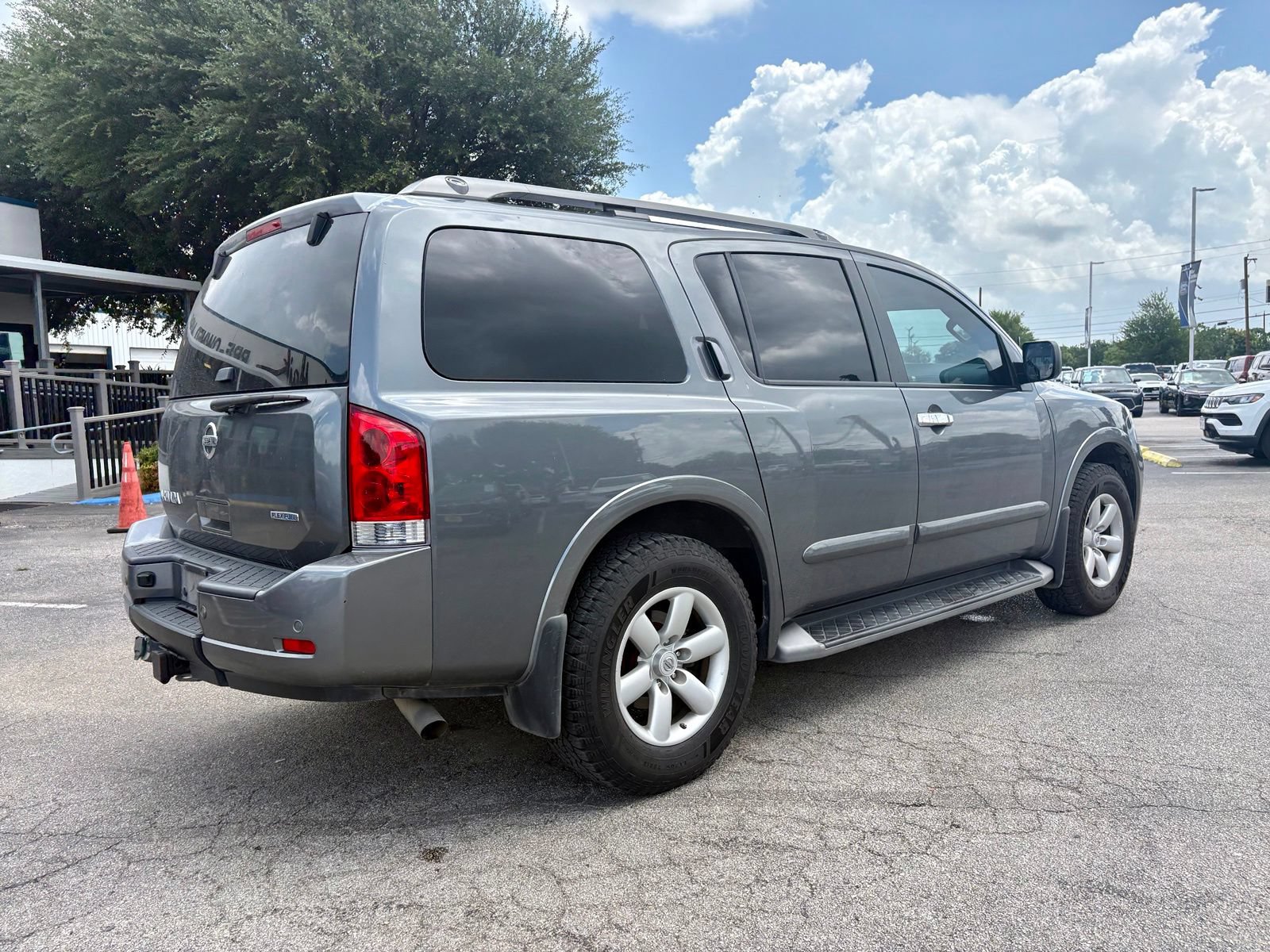 Used 2015 Nissan Armada SV RWD image 3