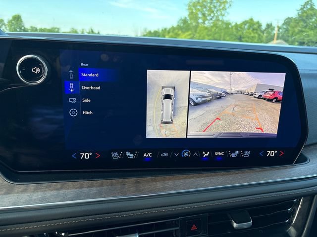 Used 2025 Chevrolet Suburban High Country AWD/4WD image 17