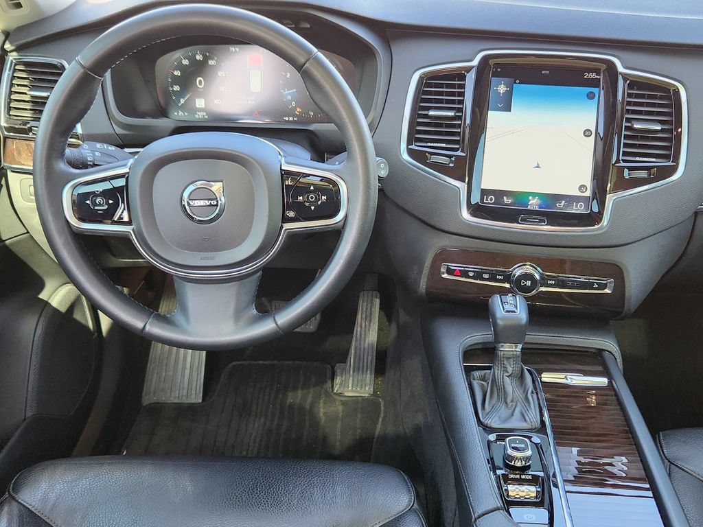 Used 2016 Volvo XC90 T6 Momentum w/ Momentum Plus Package AWD/4WD image 12
