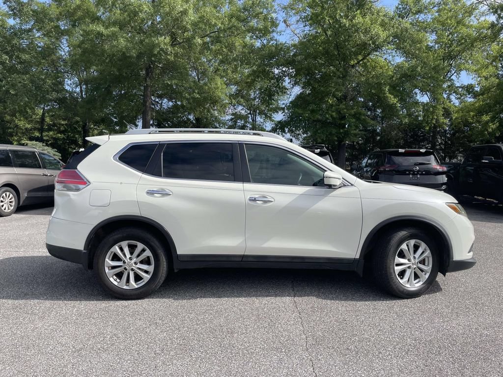 Used 2016 Nissan Rogue SV w/ SV Premium Package FWD image 2