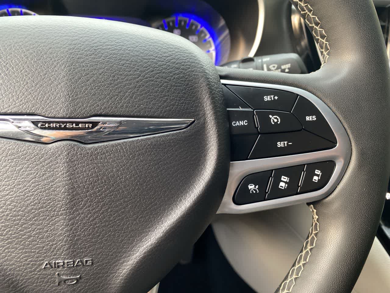 Used 2024 Chrysler Pacifica Touring-L FWD image 20