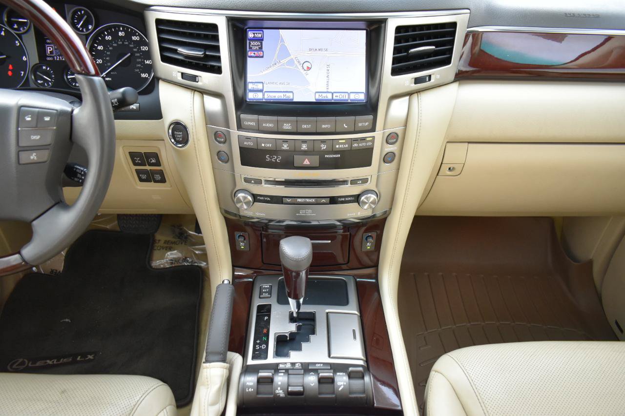 Used 2013 Lexus LX 570 4WD w/ Luxury Pkg image 17