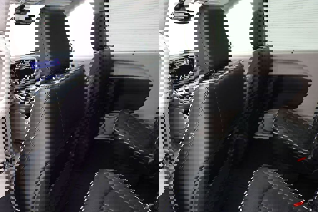 Used 2024 Chrysler Pacifica Limited image 12