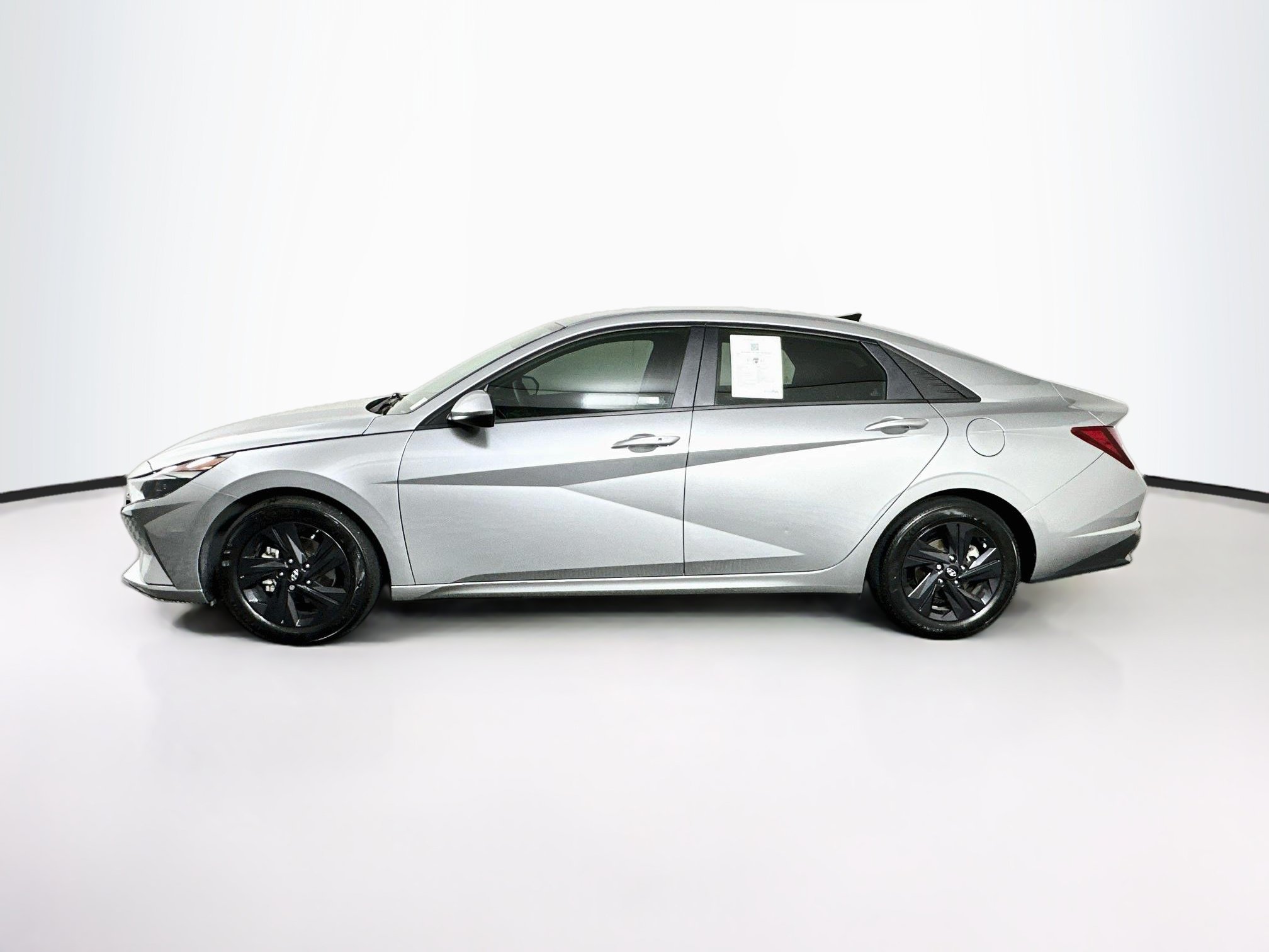 Used 2022 Hyundai Elantra SEL FWD image 4