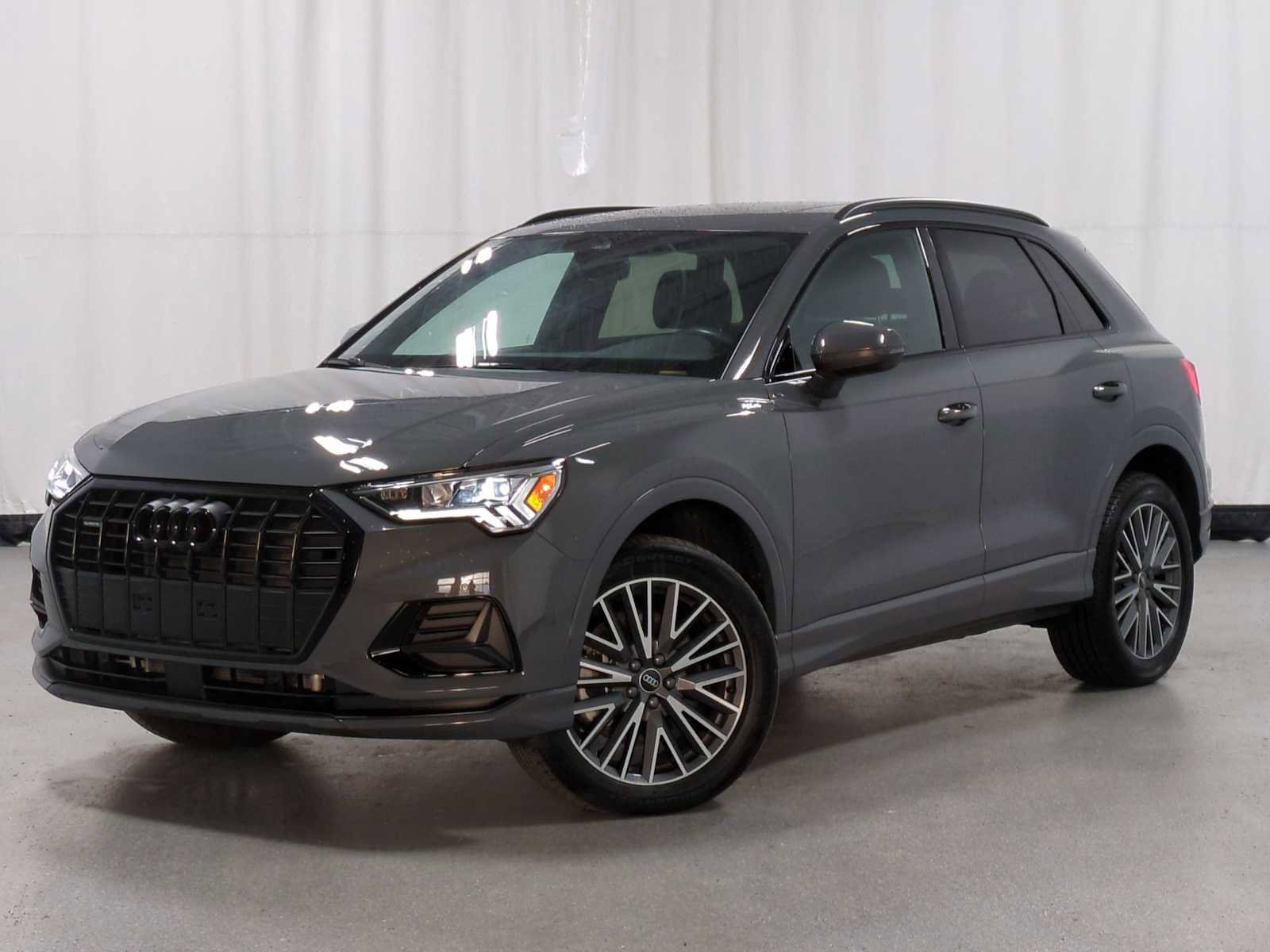 Used 2023 Audi Q3 2.0T Premium w/ Convenience Package image 2
