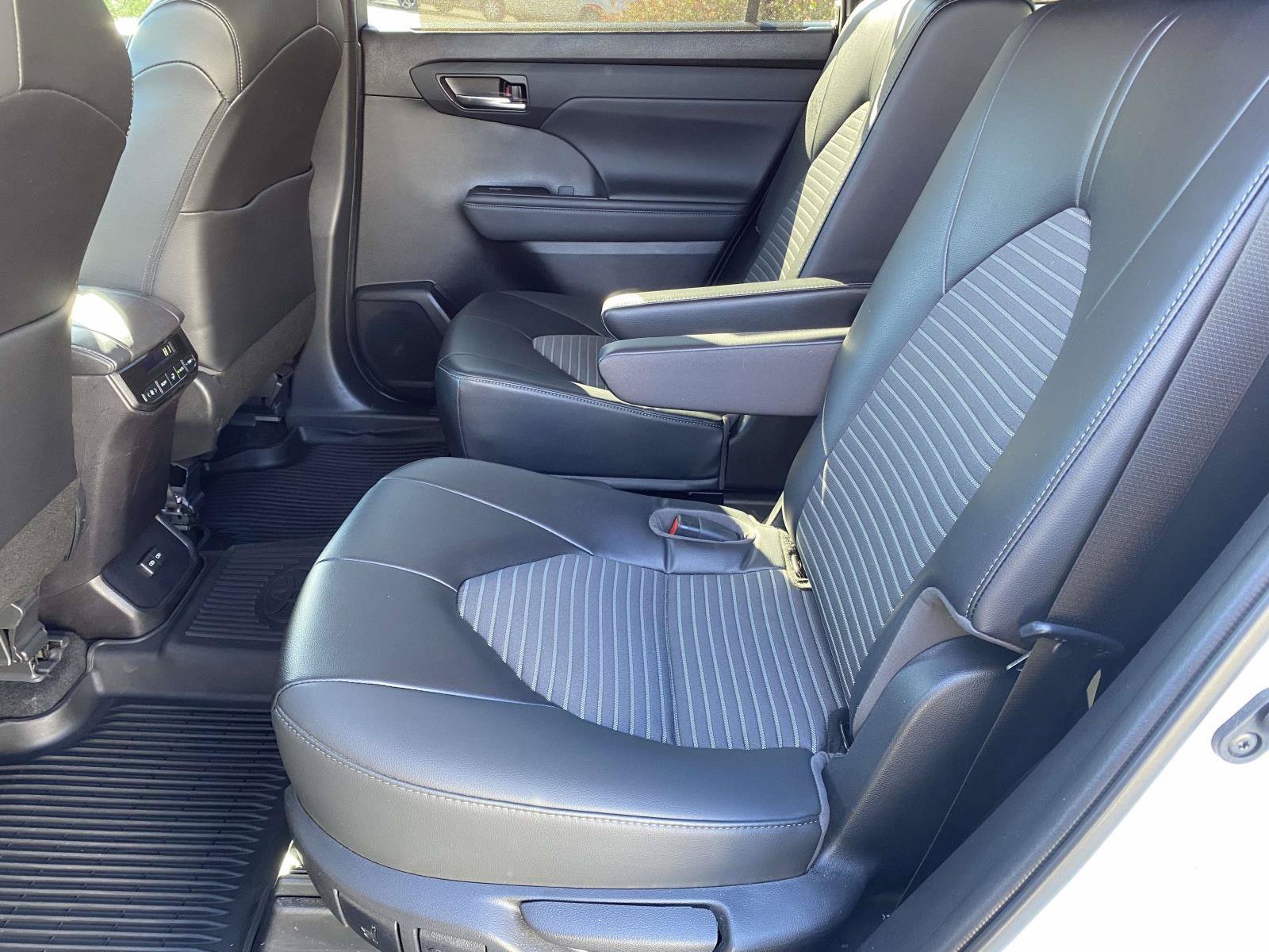 Used 2022 Toyota Highlander XSE FWD image 24