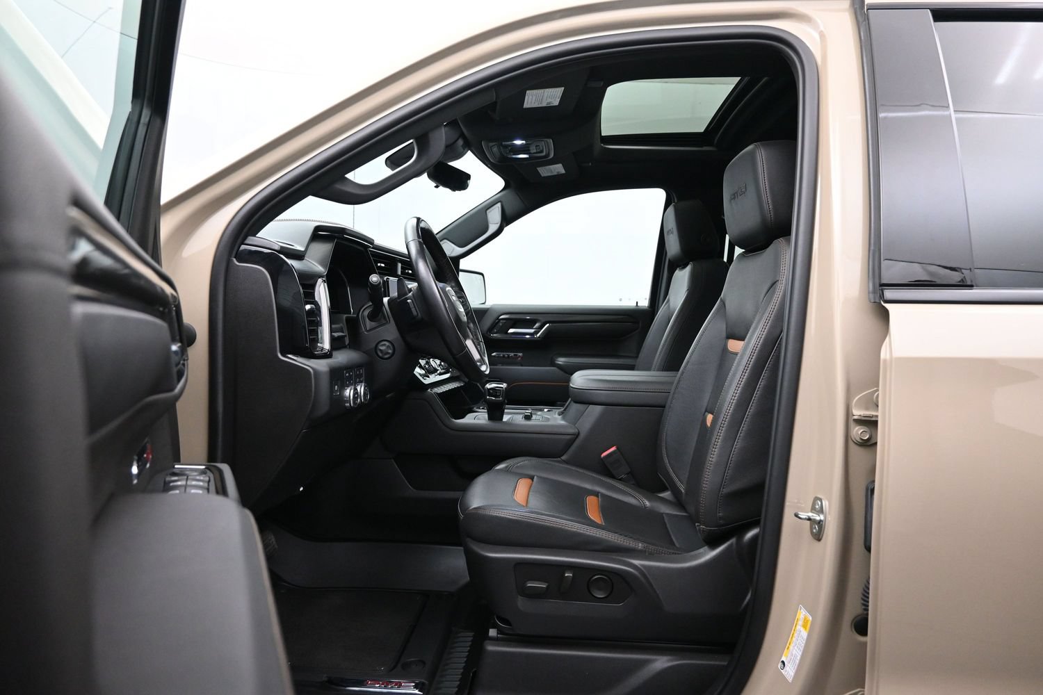 Used 2023 GMC Sierra 1500 AT4 w/ AT4 Premium Package AWD/4WD image 9
