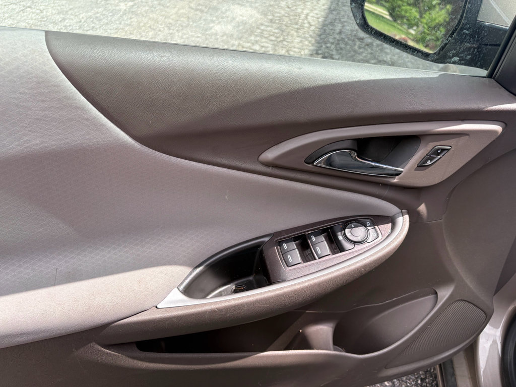 Used 2023 Chevrolet Malibu LT FWD image 14