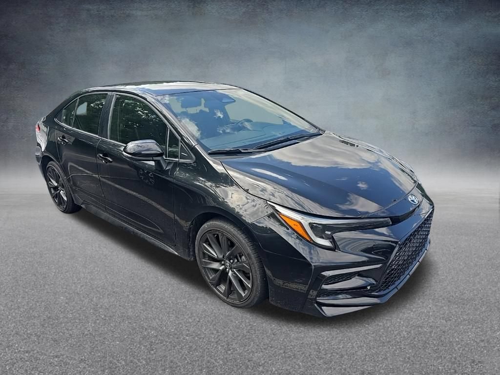 Used 2025 Toyota Corolla SE FWD image 2