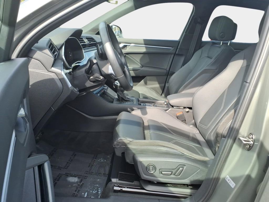 Used 2022 Audi Q3 2.0T Premium Plus w/ Premium Plus Package image 9