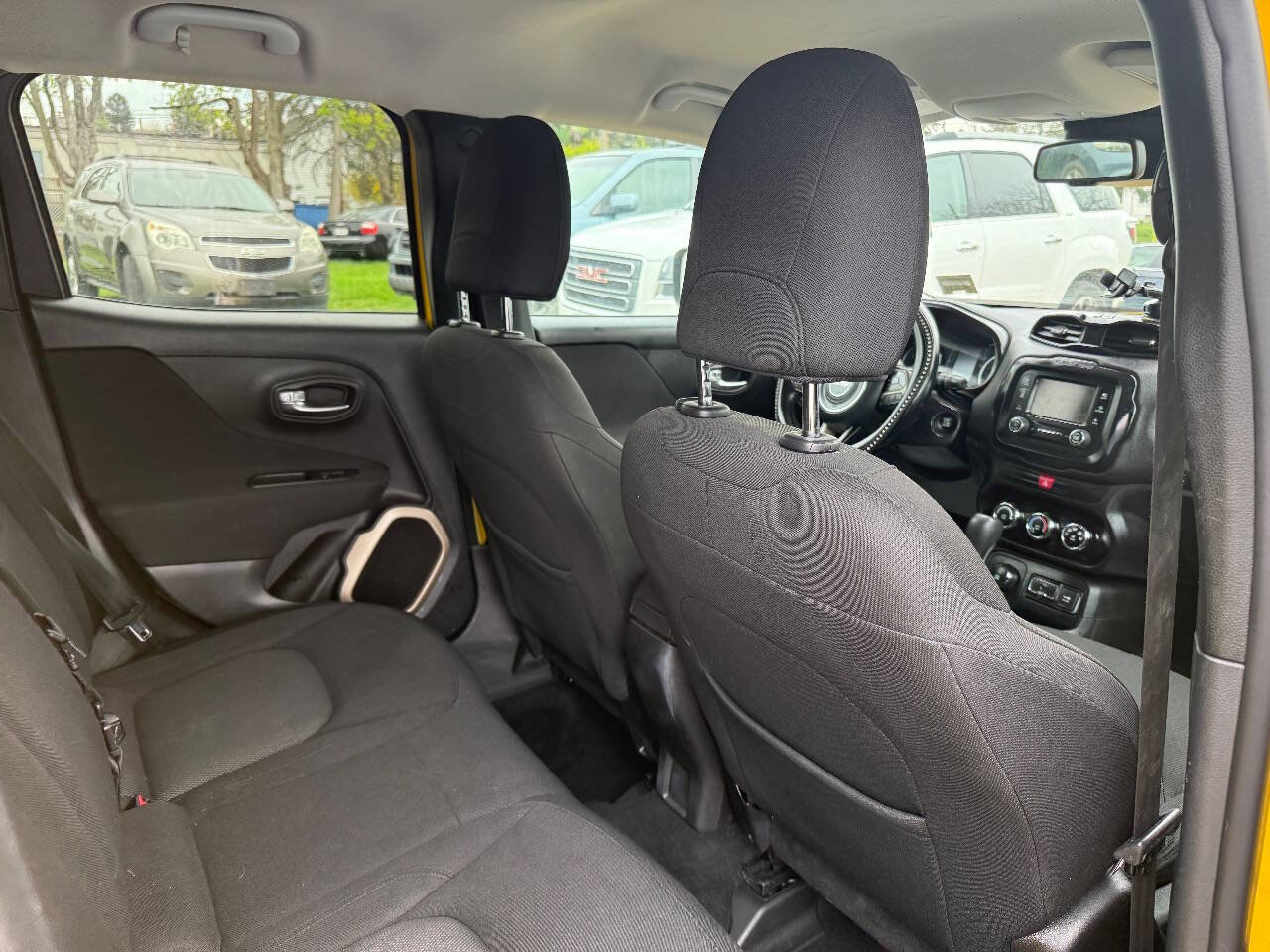 Used 2017 Jeep Renegade Latitude image 17