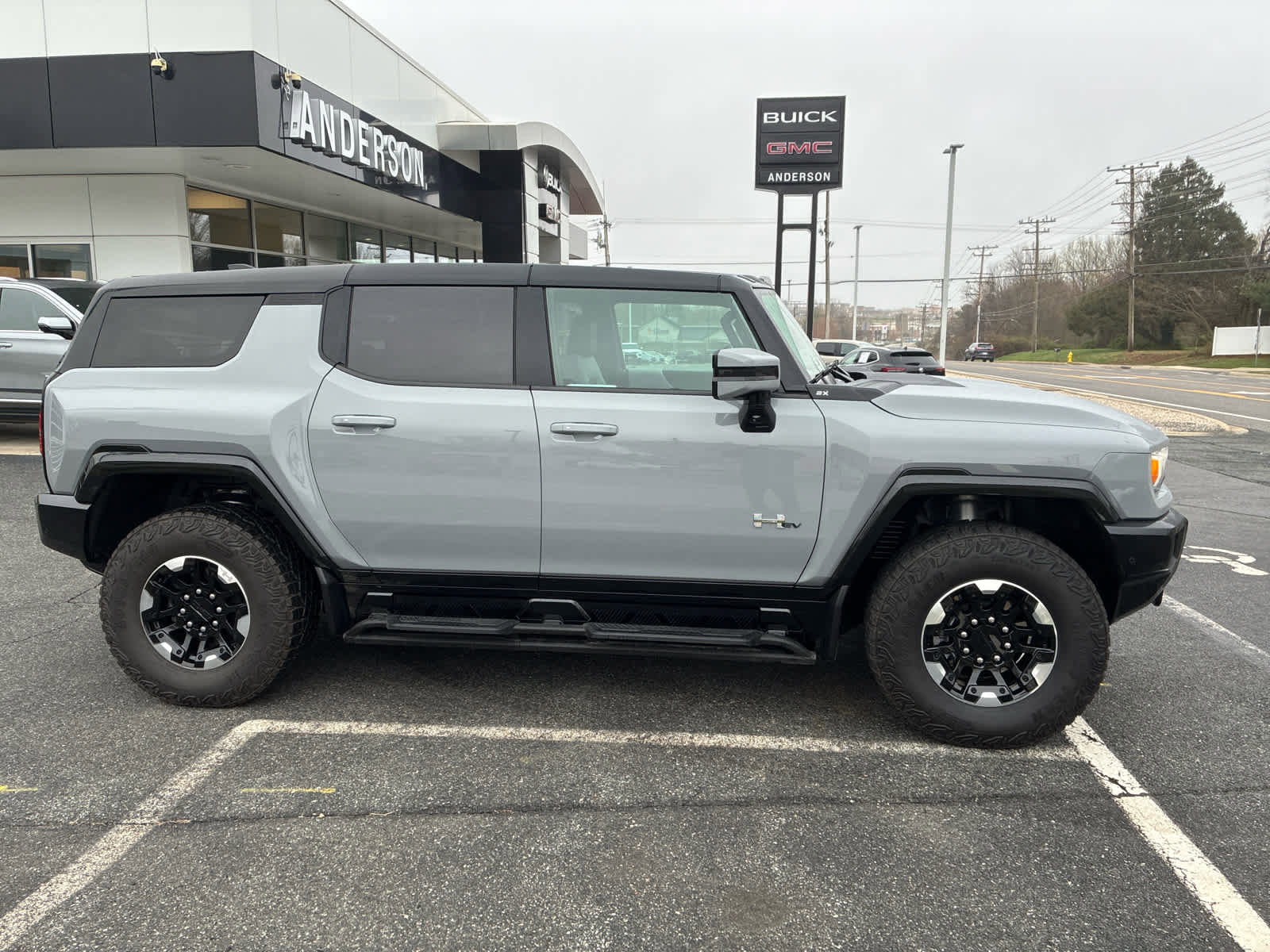Used 2024 GMC Hummer EV 2X w/ Extreme Off-Road Package image 2