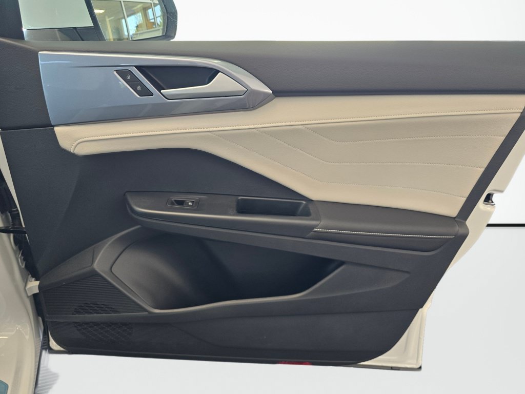 New 2026 Volkswagen Taos SEL AWD/4WD image 42