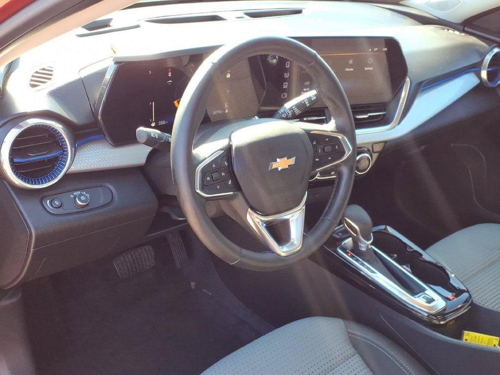 Used 2024 Chevrolet Trax LT w/ Driver Confidence Package FWD image 16