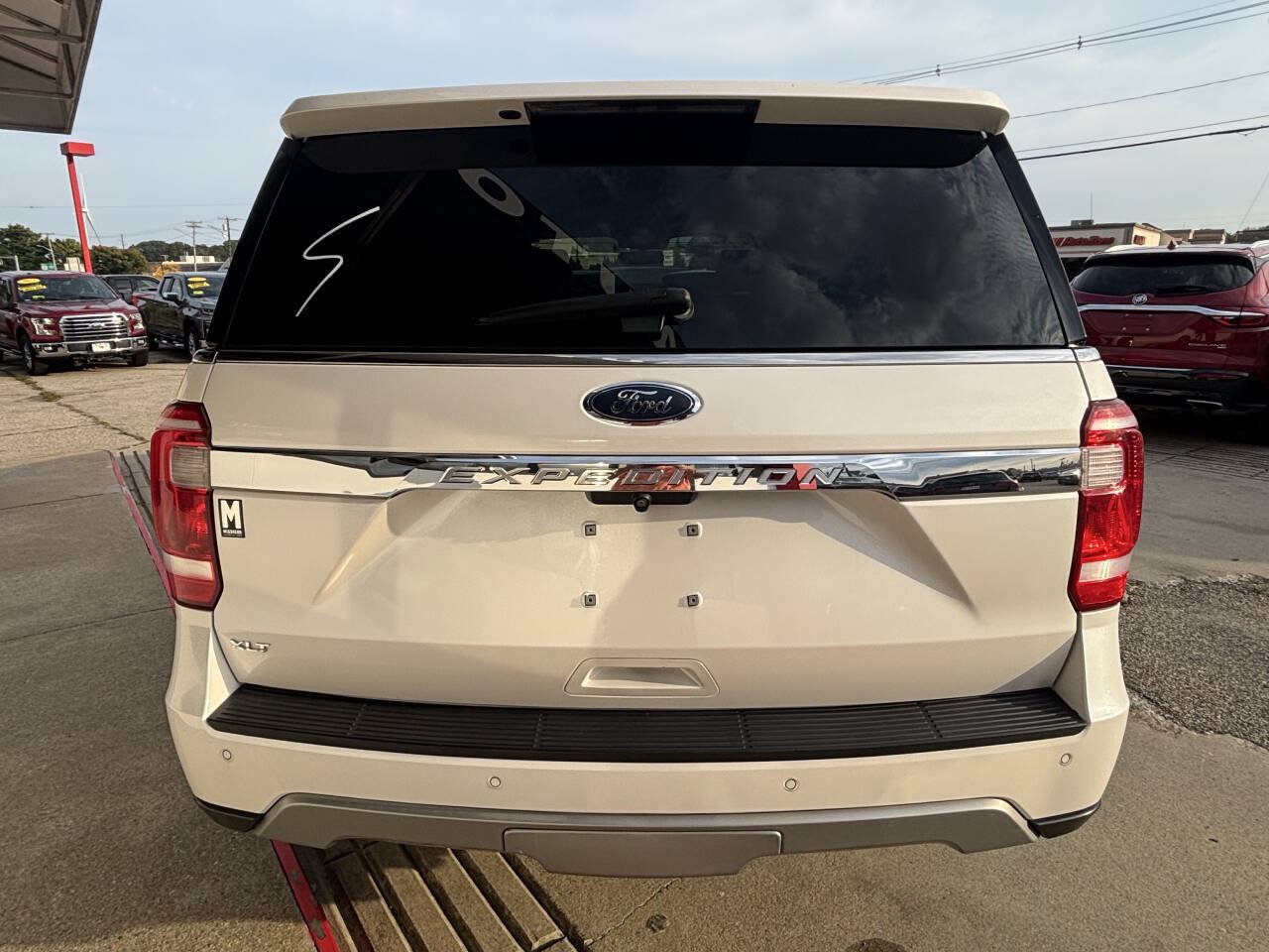 Used 2018 Ford Expedition XLT w/ Equipment Group 202A AWD/4WD image 7