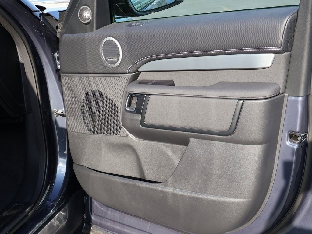 New 2026 Land Rover Discovery Limited Edition image 12