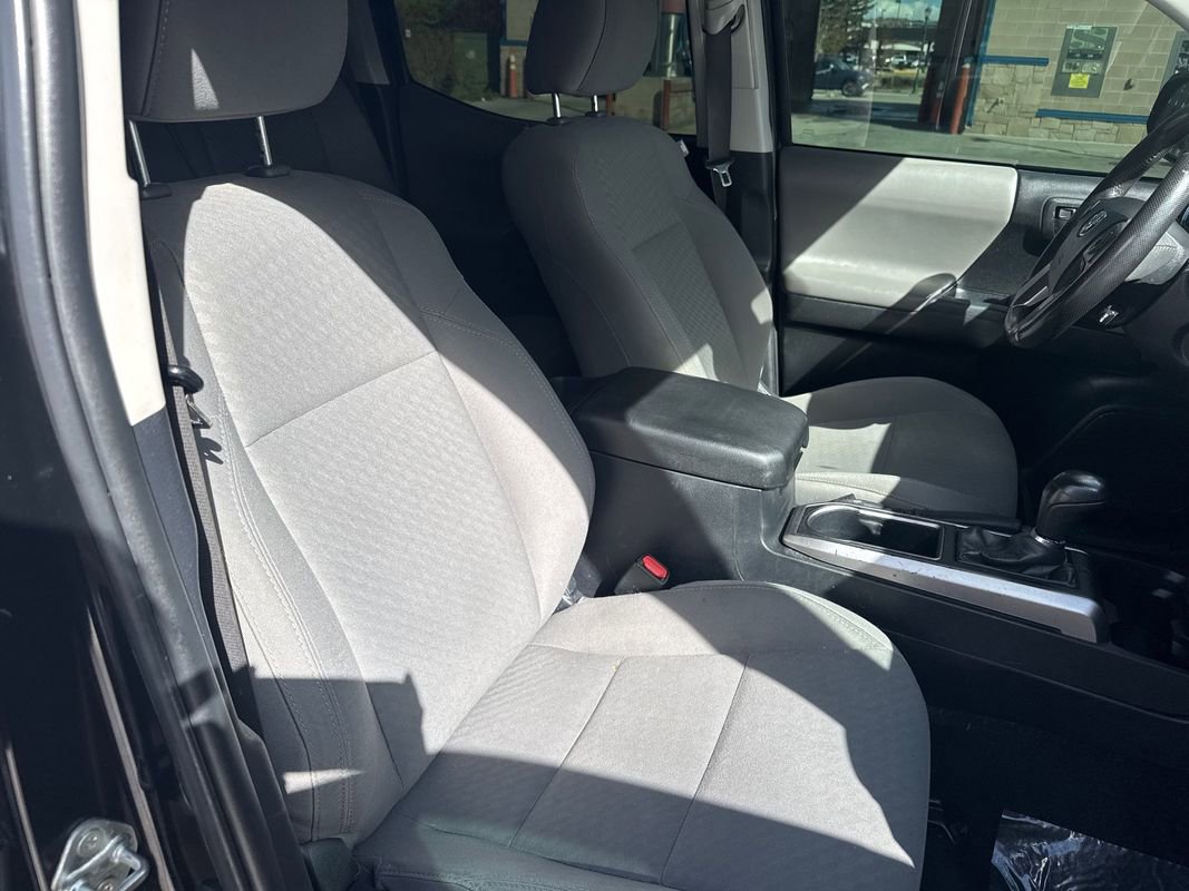 Used 2022 Toyota Tacoma SR5 AWD/4WD image 17