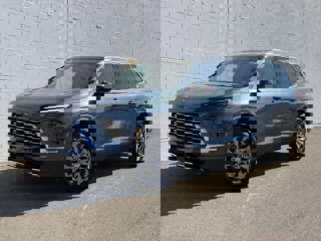 Used 2025 Buick Enclave Preferred w/ Super Cruise Package image 1