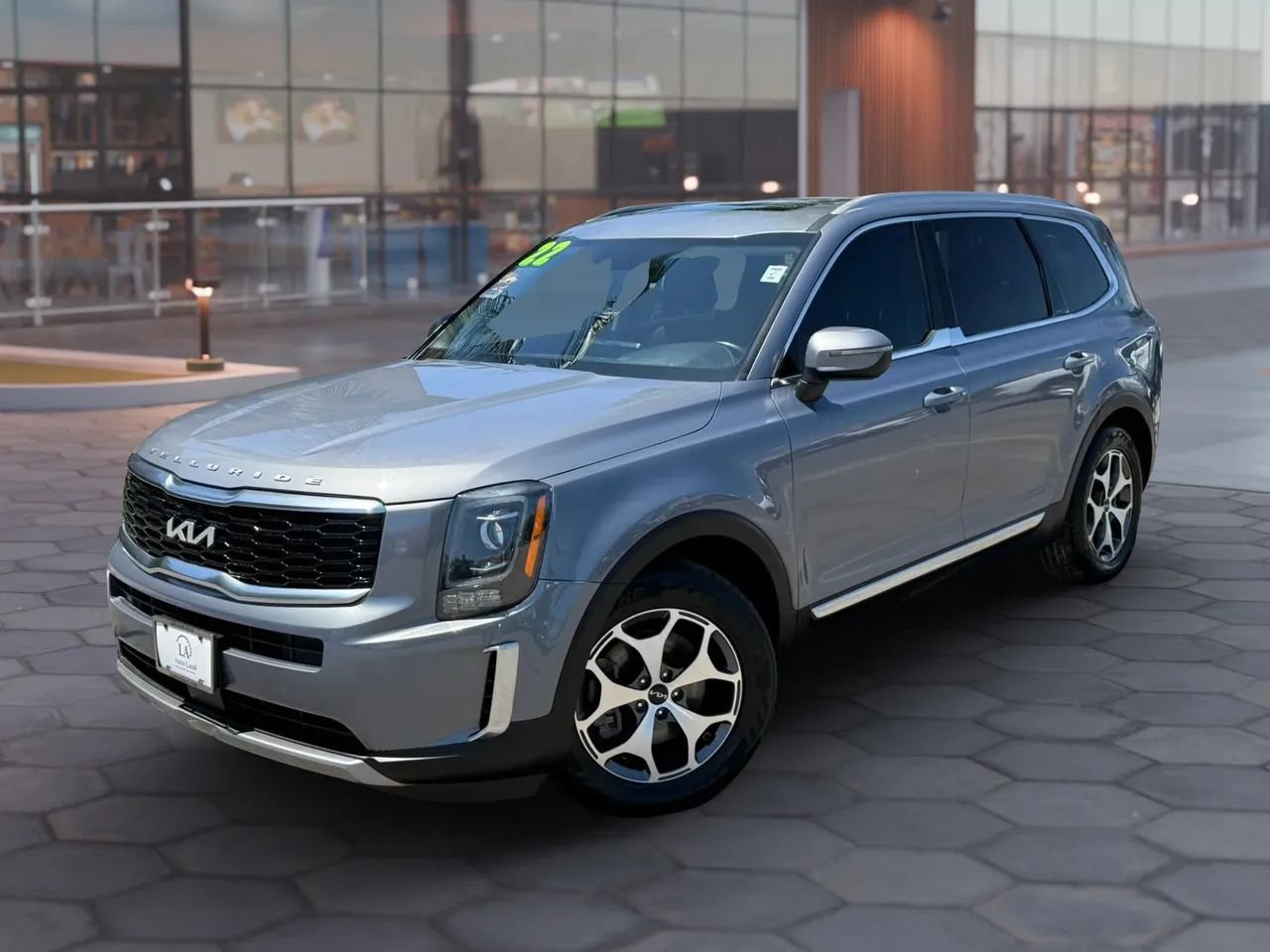 Used 2022 Kia Telluride EX w/ Towing Package AWD/4WD image 2