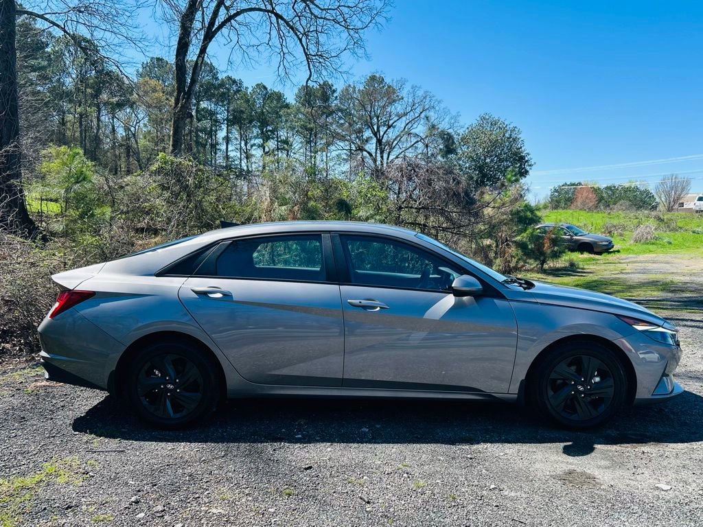 Used 2023 Hyundai Elantra Blue image 5