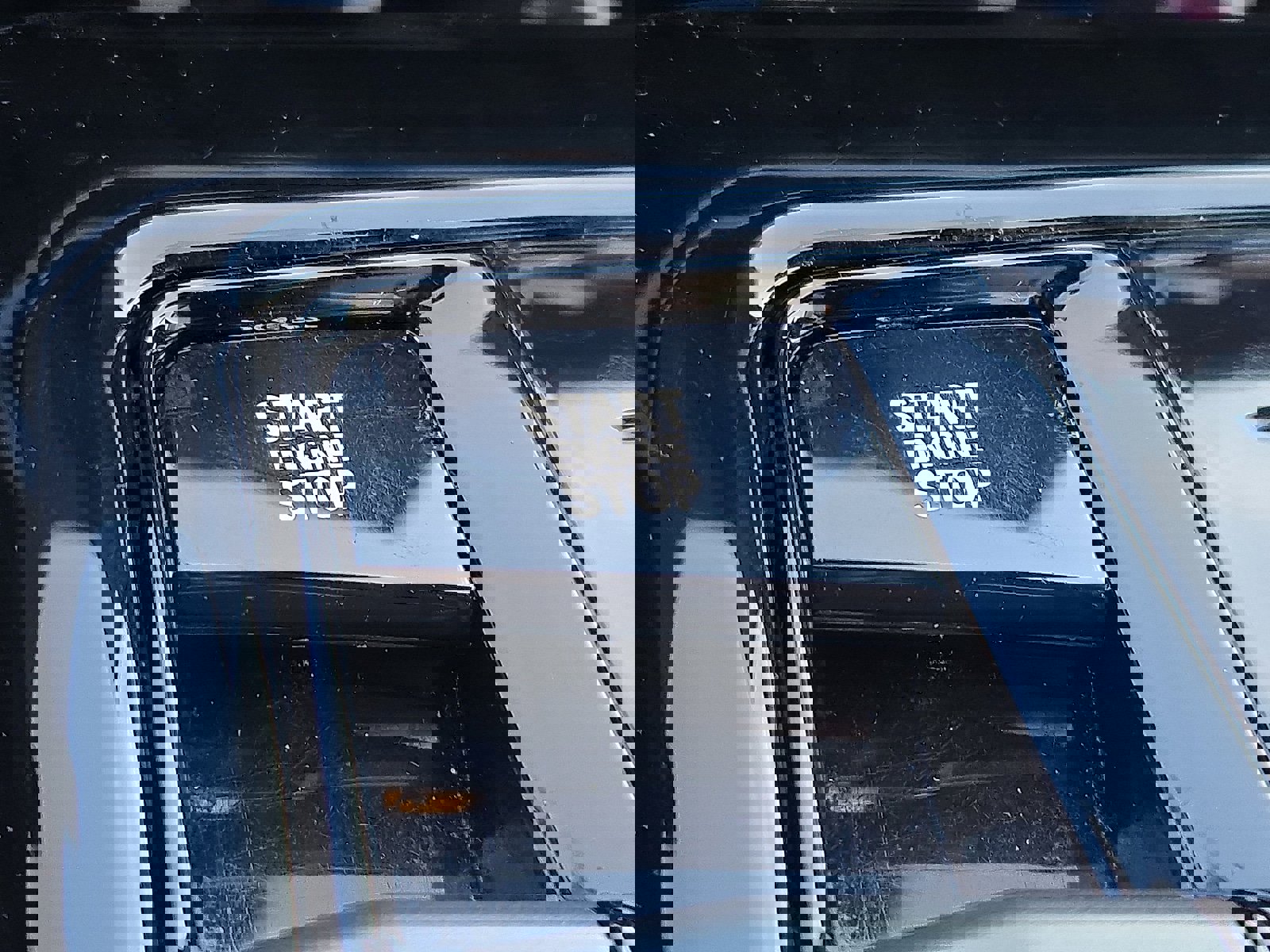 Used 2024 BMW 540i xDrive w/ Premium Package image 25