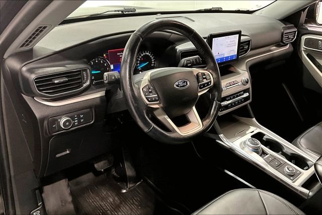 Used 2022 Ford Explorer XLT w/ XLT Sport Appearance Package image 17