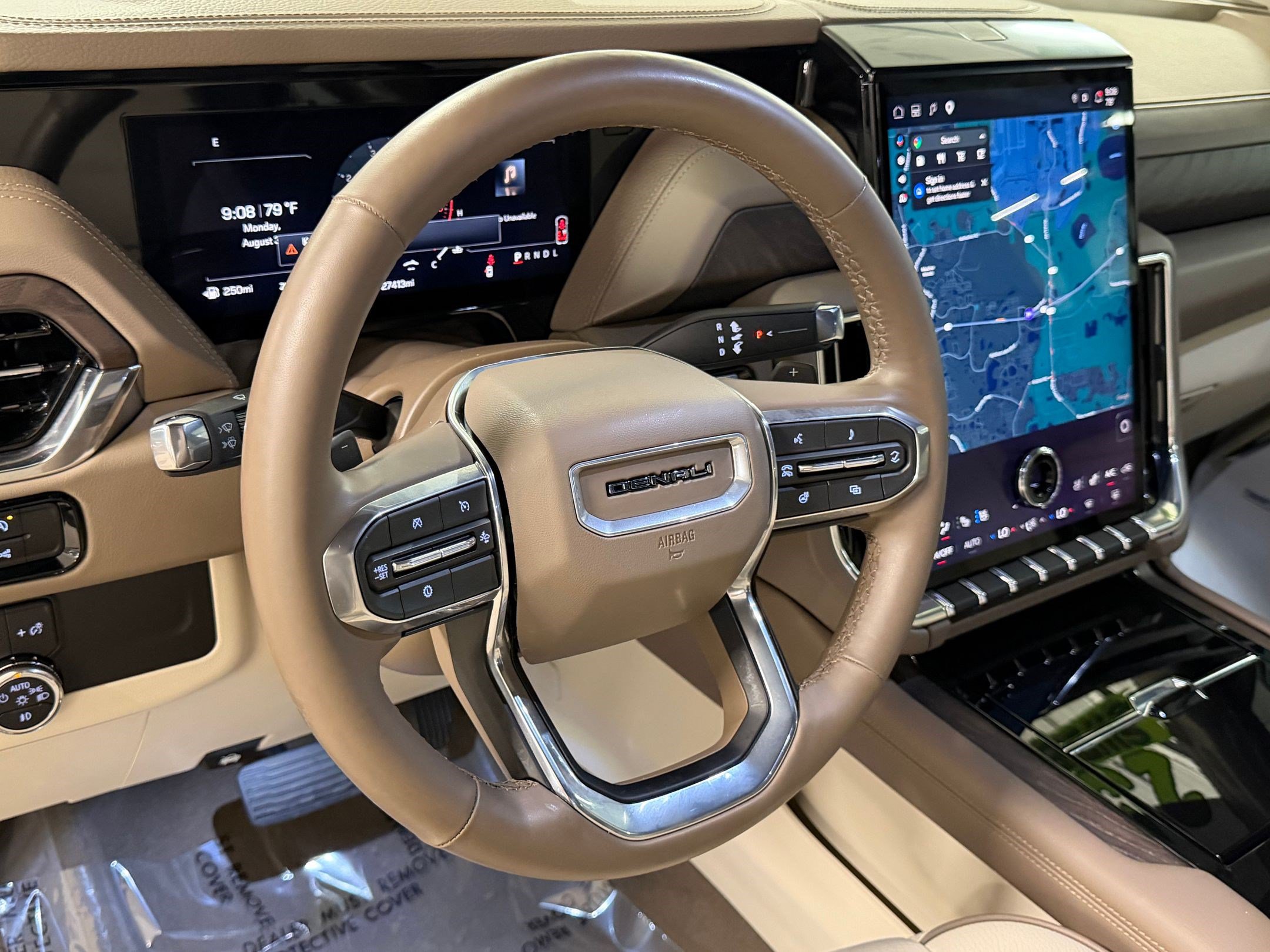 Used 2025 GMC Yukon XL Denali AWD/4WD image 4