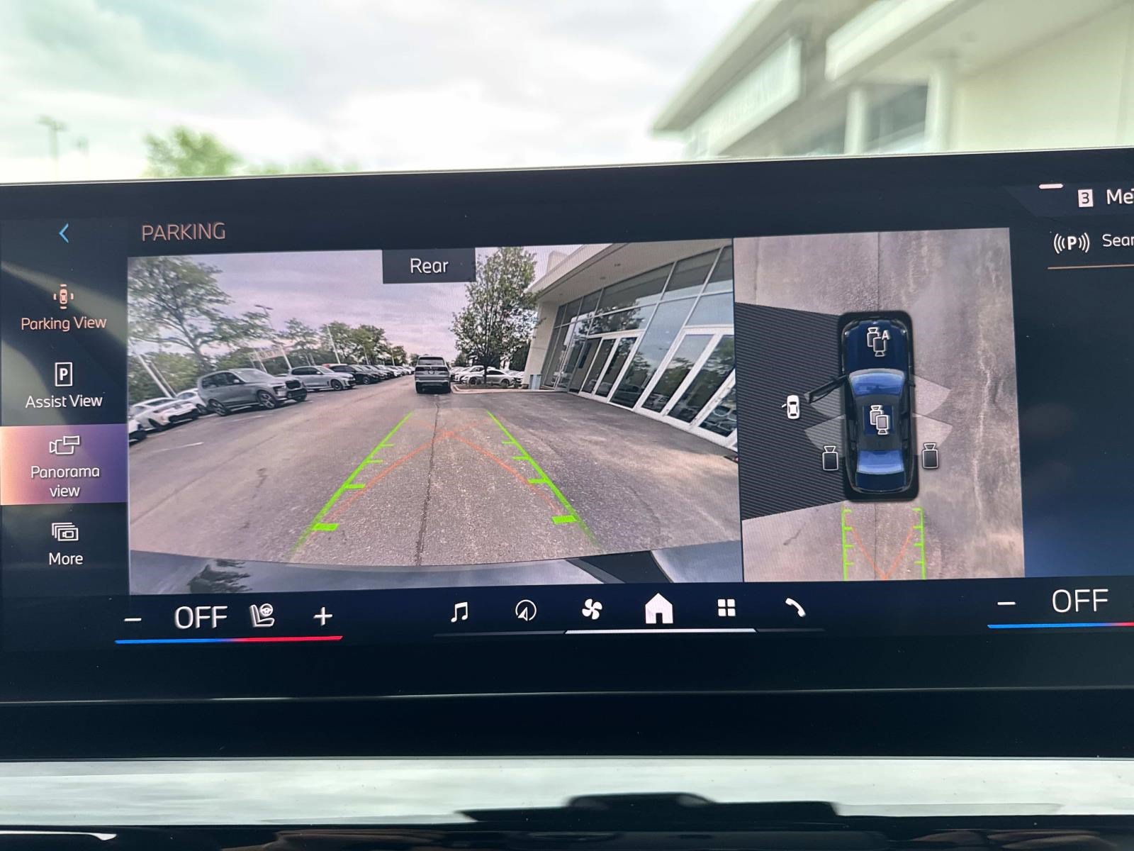 Certified 2025 BMW i5 xDrive40 w/ M Sport Package AWD/4WD image 24