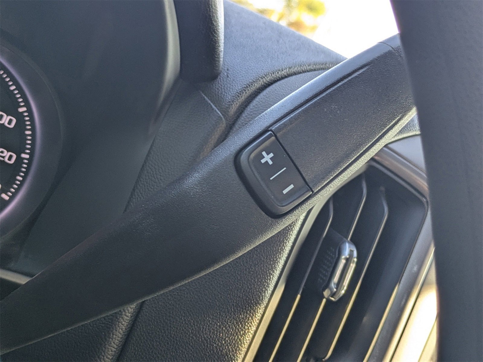 Used 2024 Chevrolet Silverado 2500 Custom w/ Custom Value Package image 28