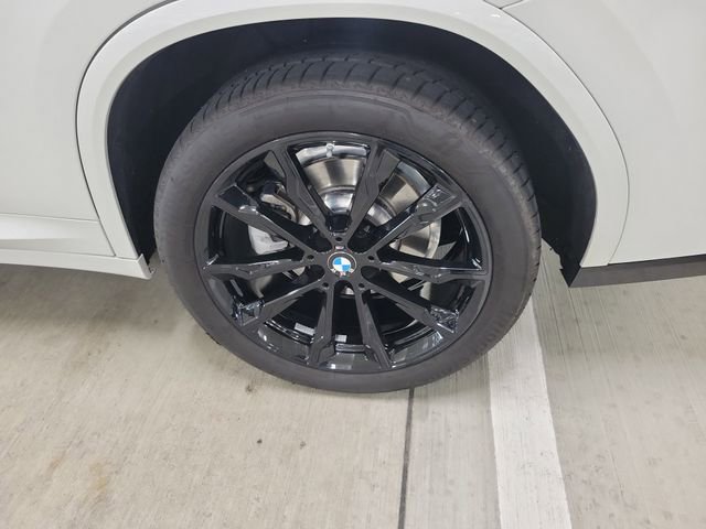 Used 2025 BMW X4 xDrive30i w/ Premium Package image 9