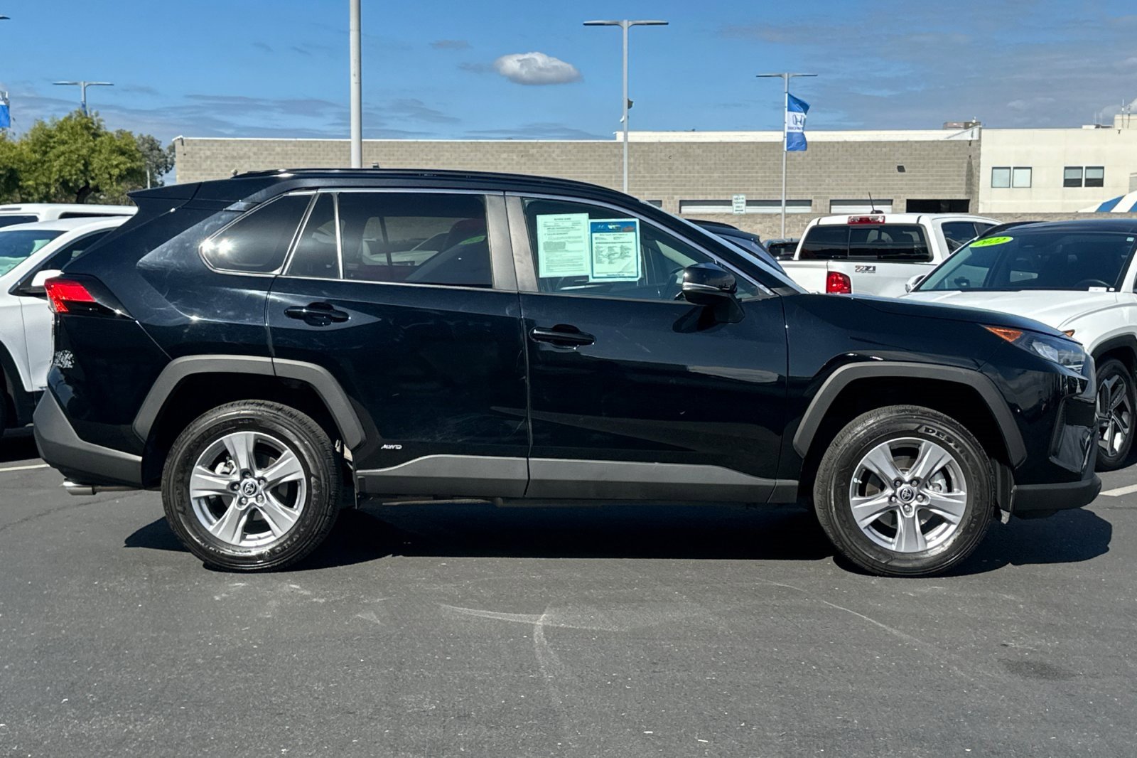 Used 2022 Toyota RAV4 LE image 2