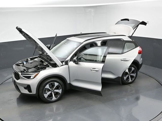 Used 2024 Volvo XC40 B5 Plus w/ Protection Package Premier image 50
