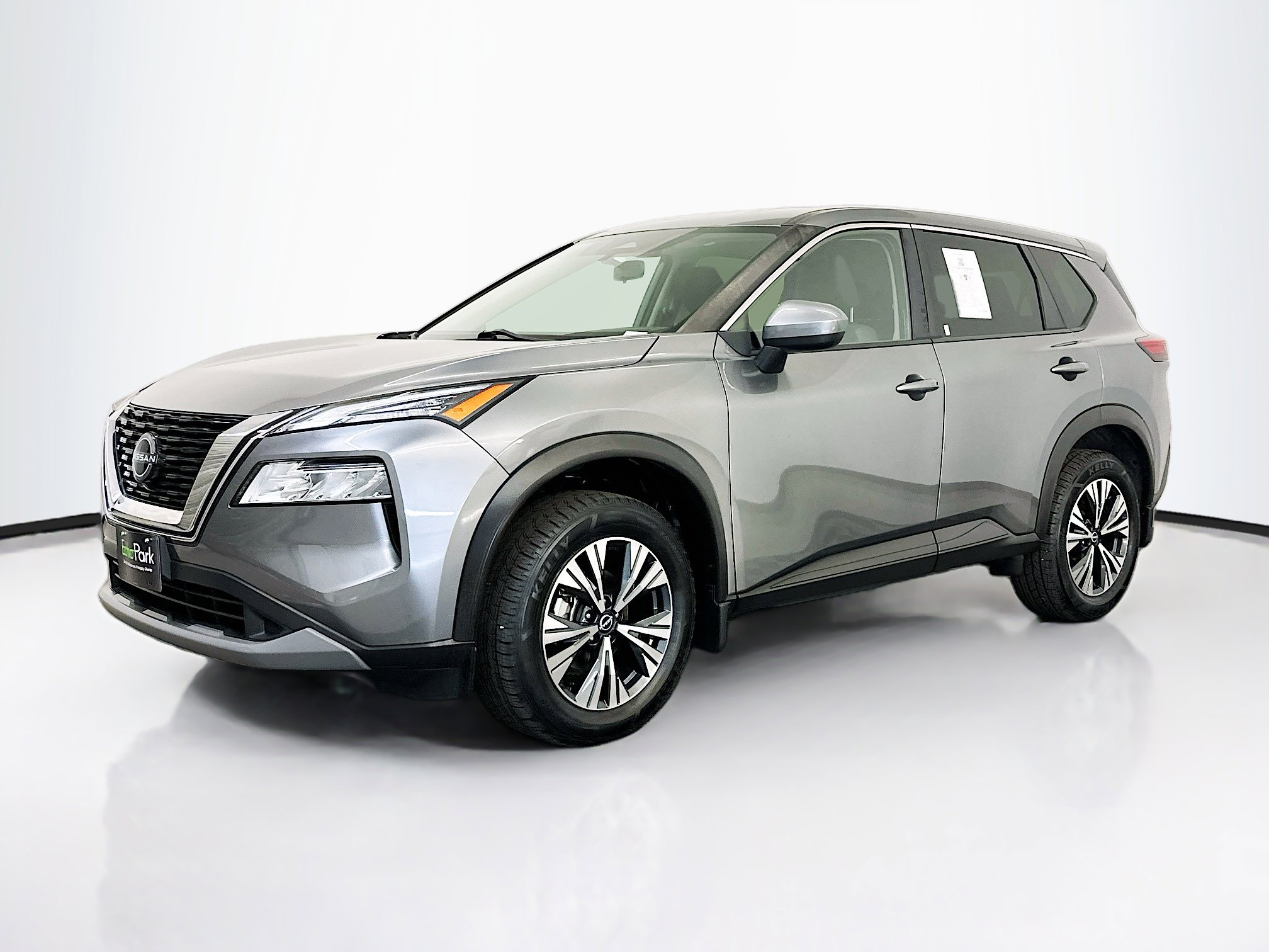 Used 2023 Nissan Rogue SV image 3